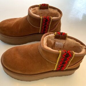 UGG Women's Classic Ultra Mini Braid Platform  Size 10